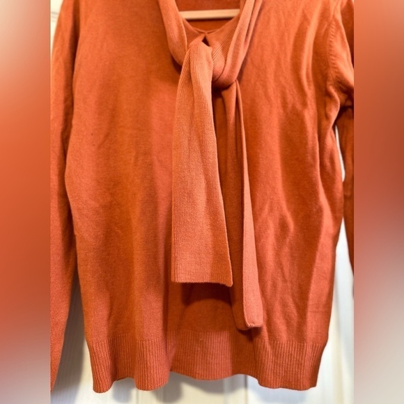 Women's Anthony Richards Tie Front Sweater - Picture 4 of 12